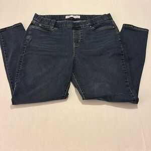 Levi Women's Pull-on Skinny Jeans Totally Shaping Size 18L Mid-Rise Stre…